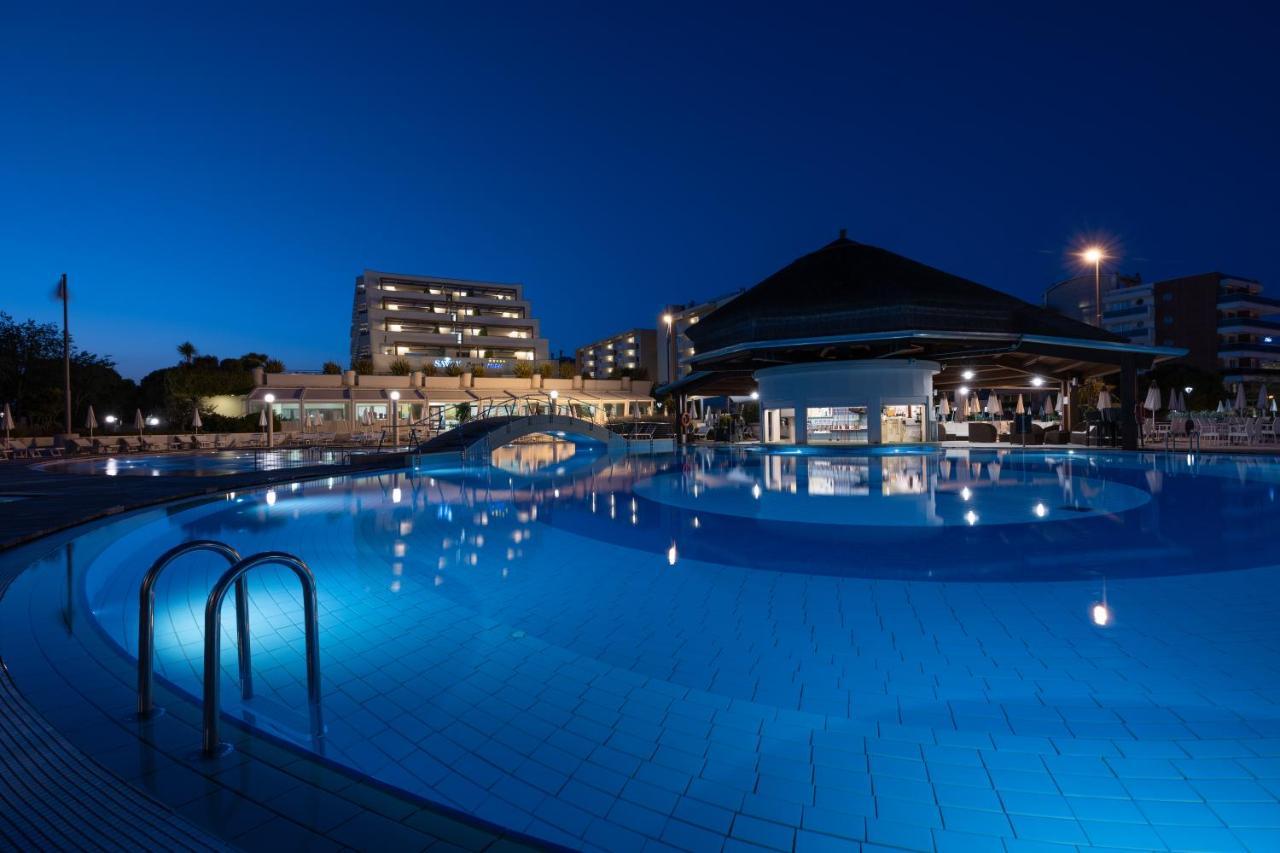 Savoy Beach Hotel & Thermal Spa Μπιμπιόνε Εξωτερικό φωτογραφία The resort at night