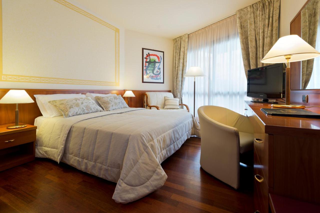 Savoy Beach Hotel & Thermal Spa Μπιμπιόνε Εξωτερικό φωτογραφία A room at the hotel