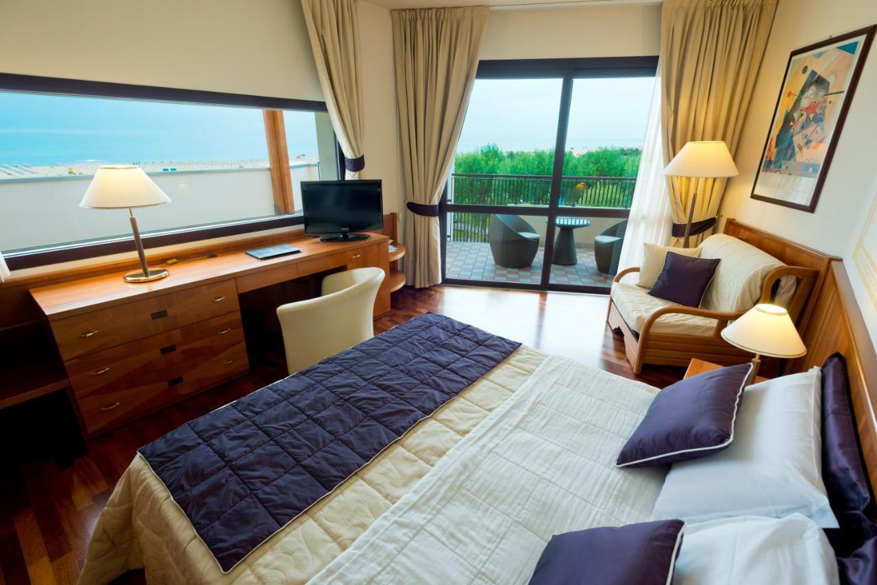 Savoy Beach Hotel & Thermal Spa Μπιμπιόνε Εξωτερικό φωτογραφία A room at the hotel