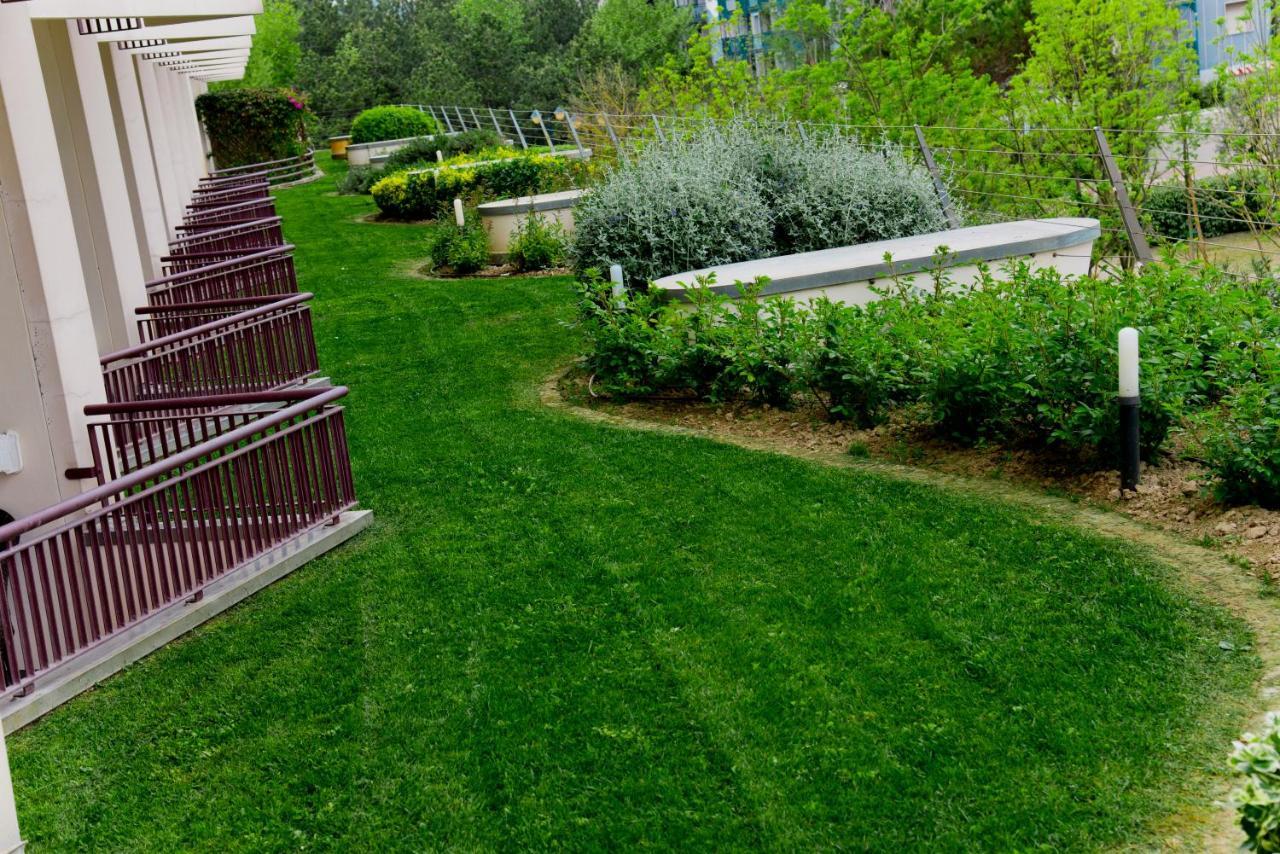 Savoy Beach Hotel & Thermal Spa Μπιμπιόνε Εξωτερικό φωτογραφία A lawn