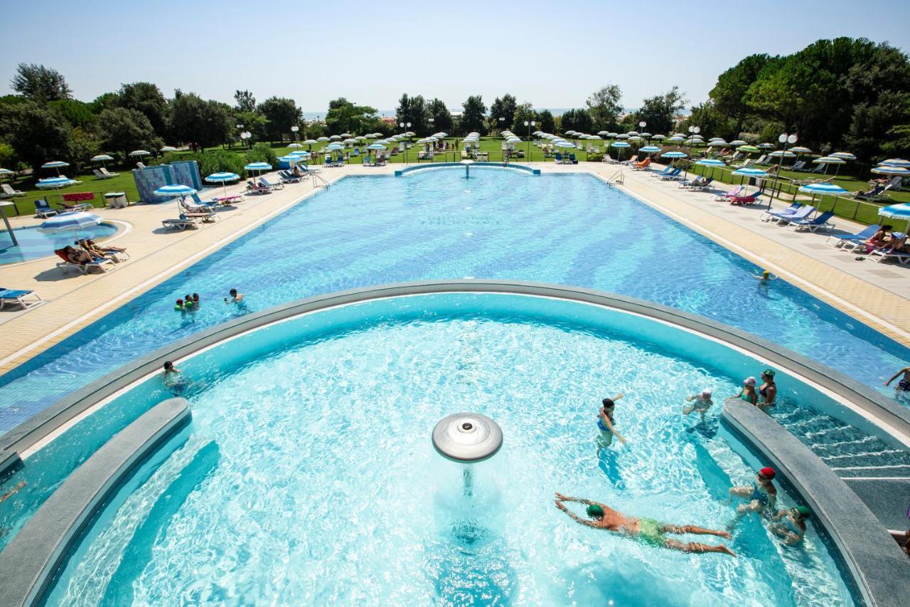 Savoy Beach Hotel & Thermal Spa Μπιμπιόνε Εξωτερικό φωτογραφία The swimming pool at the spa