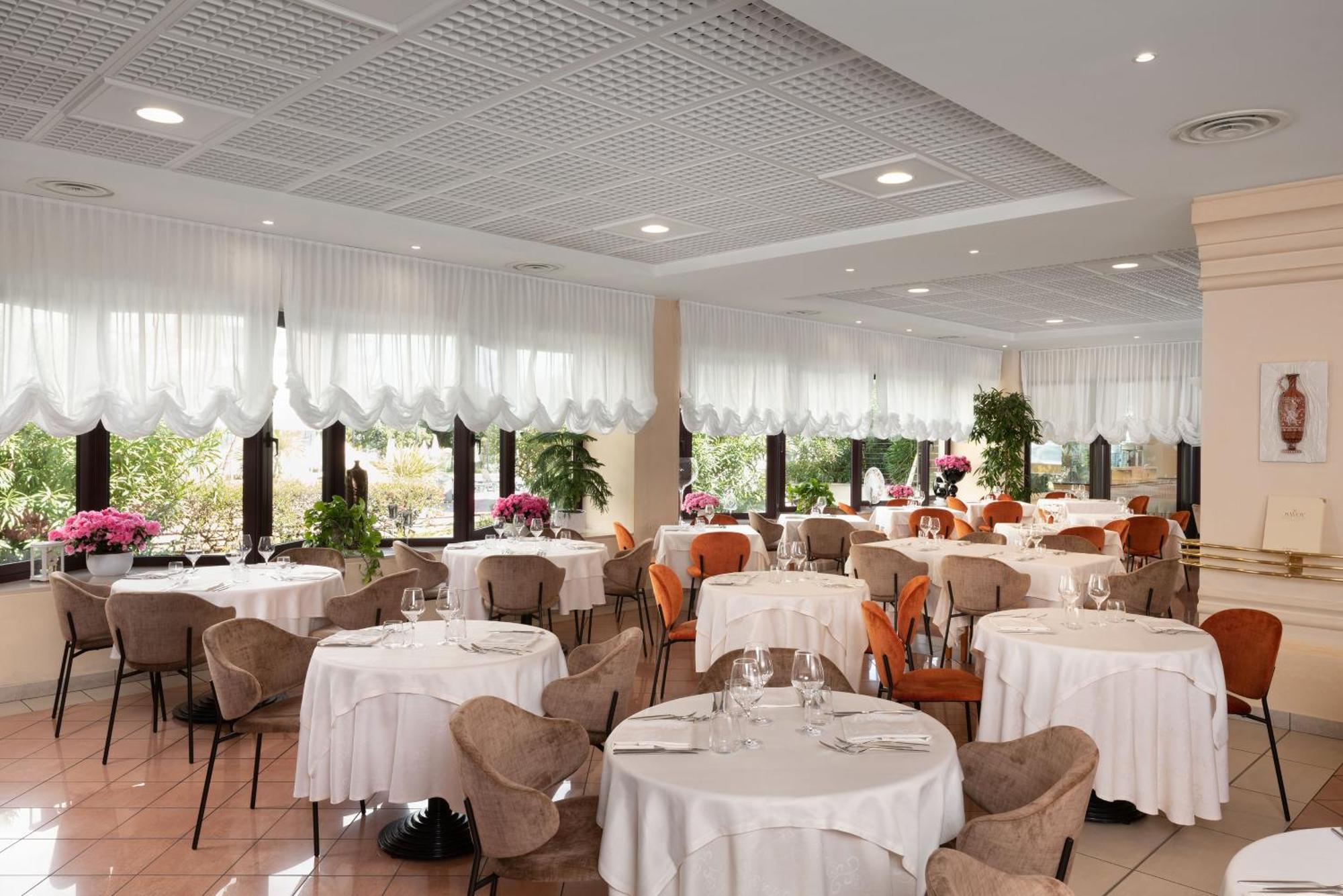 Savoy Beach Hotel & Thermal Spa Μπιμπιόνε Εξωτερικό φωτογραφία Restaurant interior
