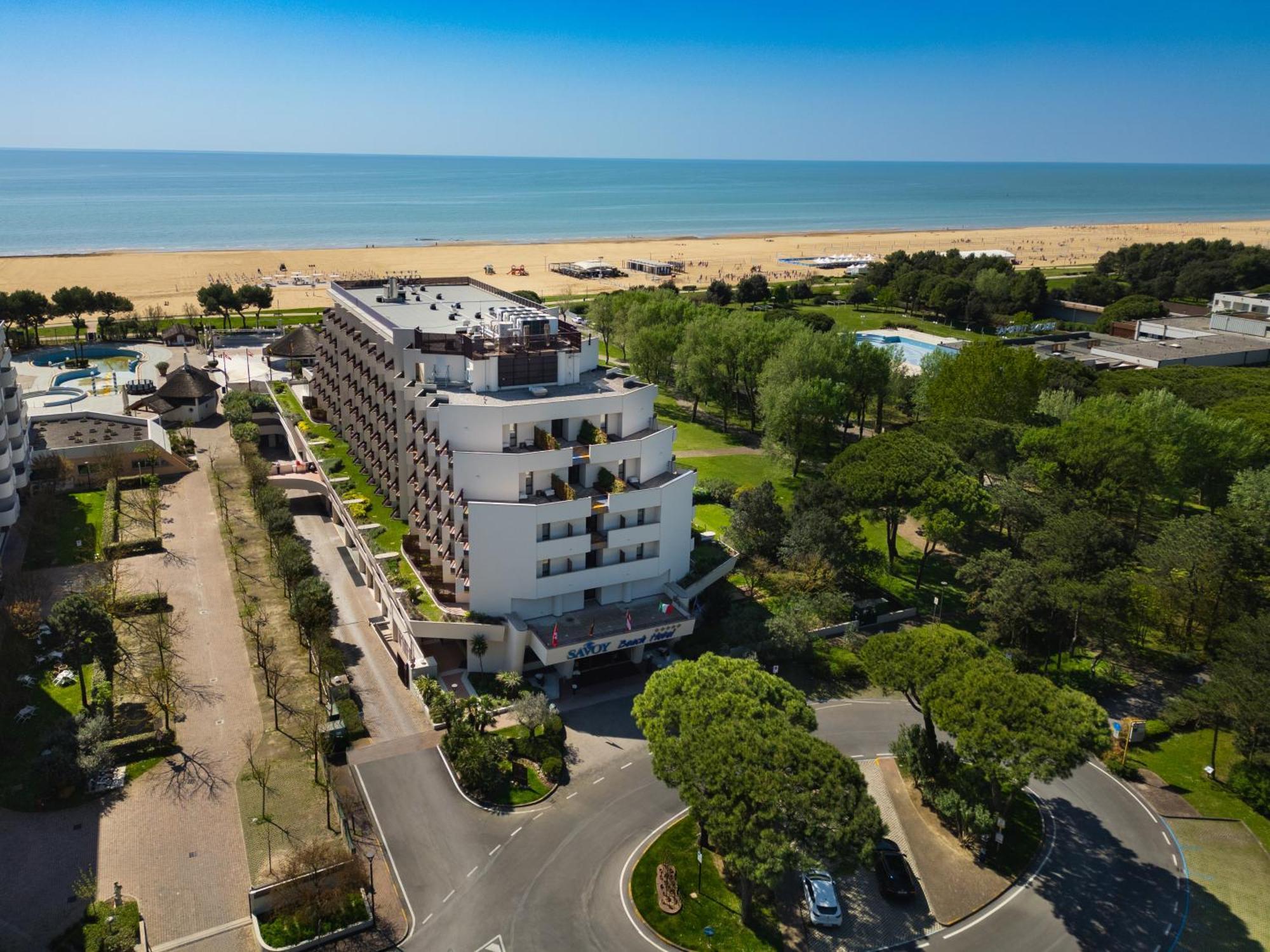 Savoy Beach Hotel & Thermal Spa Μπιμπιόνε Εξωτερικό φωτογραφία Aerial view of the hotel