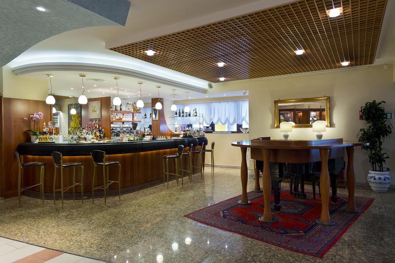 Savoy Beach Hotel & Thermal Spa Μπιμπιόνε Εξωτερικό φωτογραφία The lounge at the airport