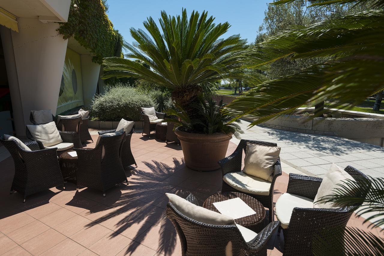 Savoy Beach Hotel & Thermal Spa Μπιμπιόνε Εξωτερικό φωτογραφία The hotel's terrace
